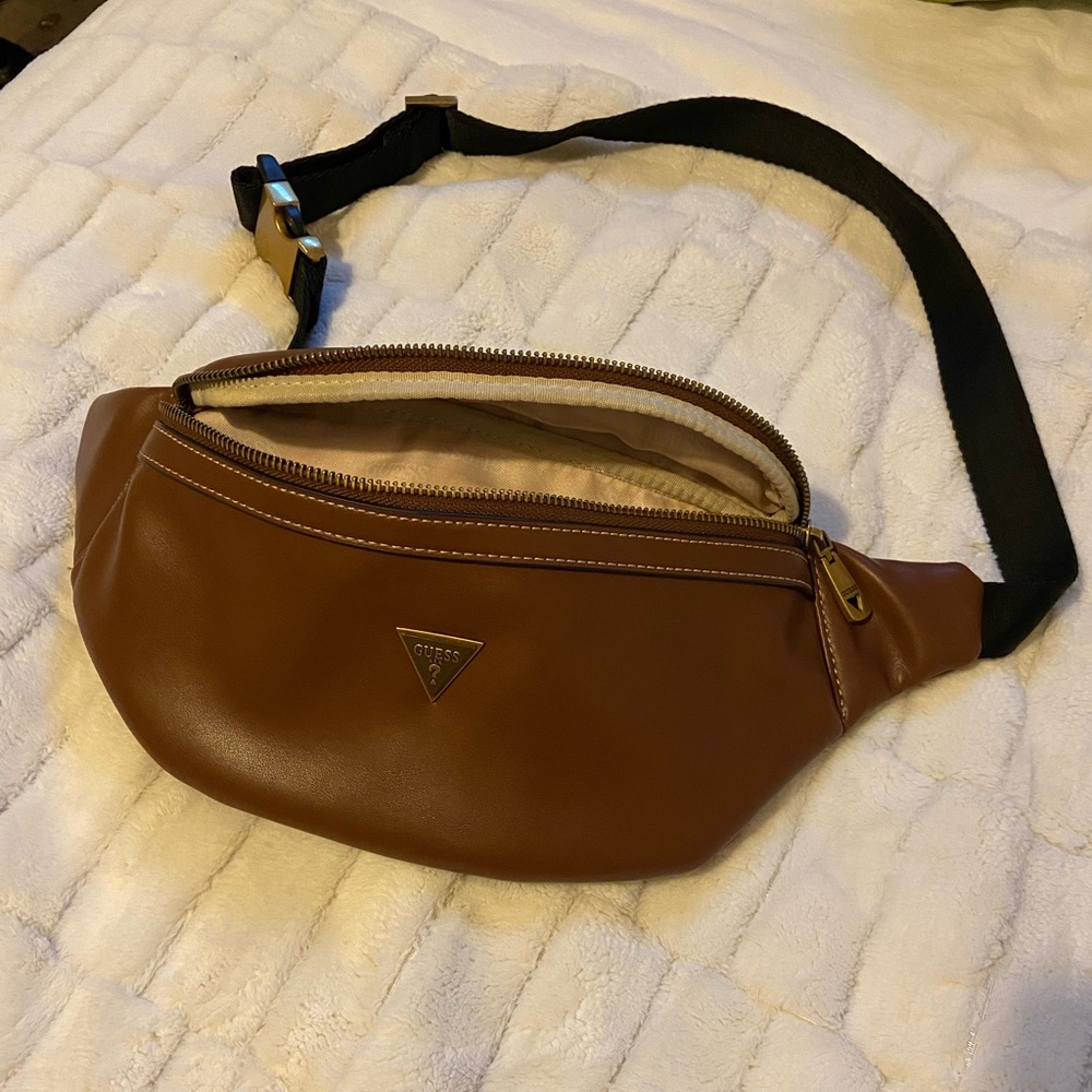 Guess Scalia Smart Belt Bag